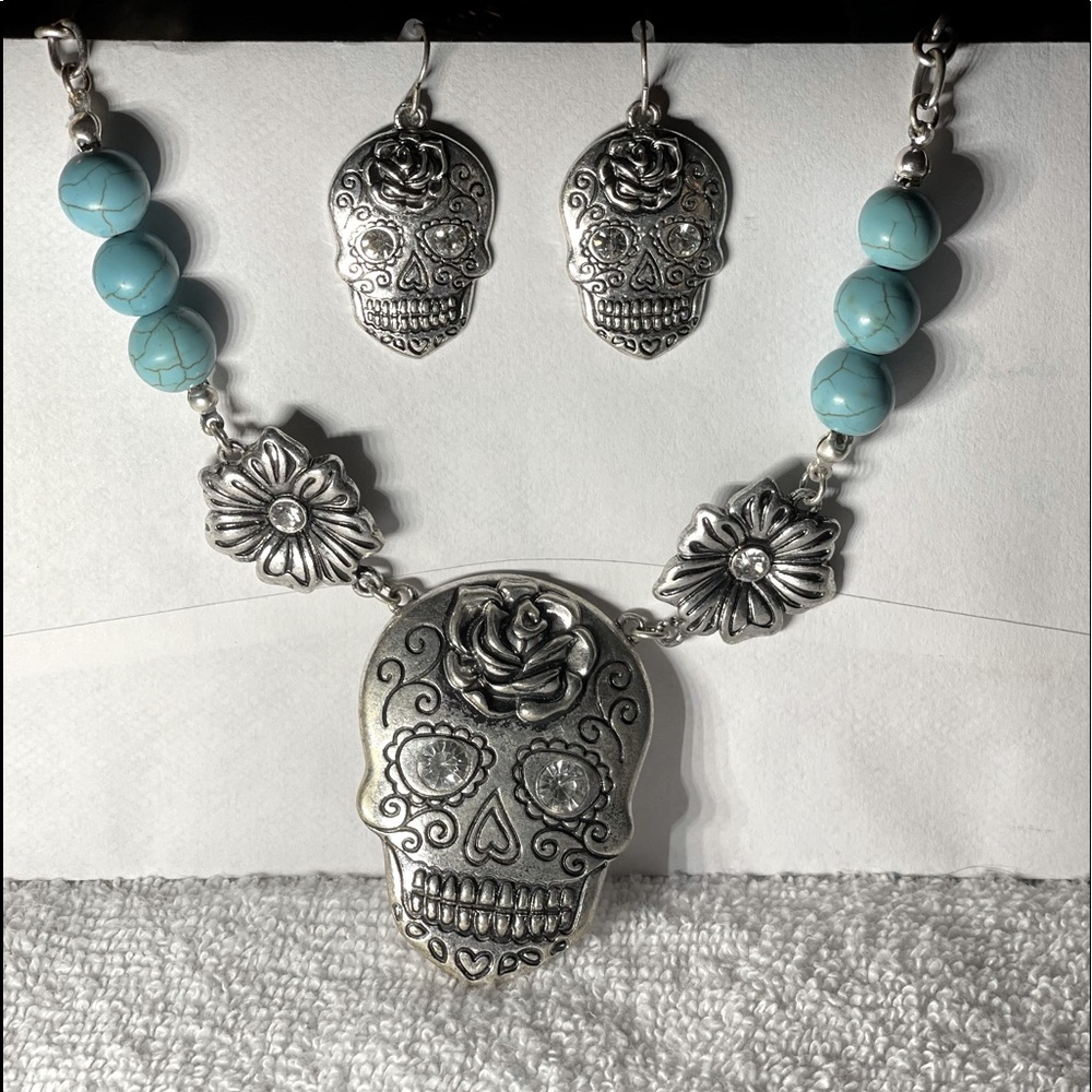 Turquoise earring and necklace